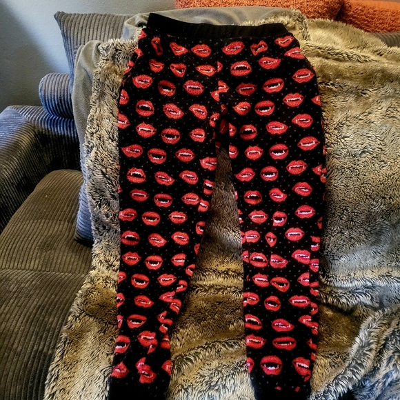 Universal Monsters Tshirt & Vampire Leggings - Picture 3 of 4